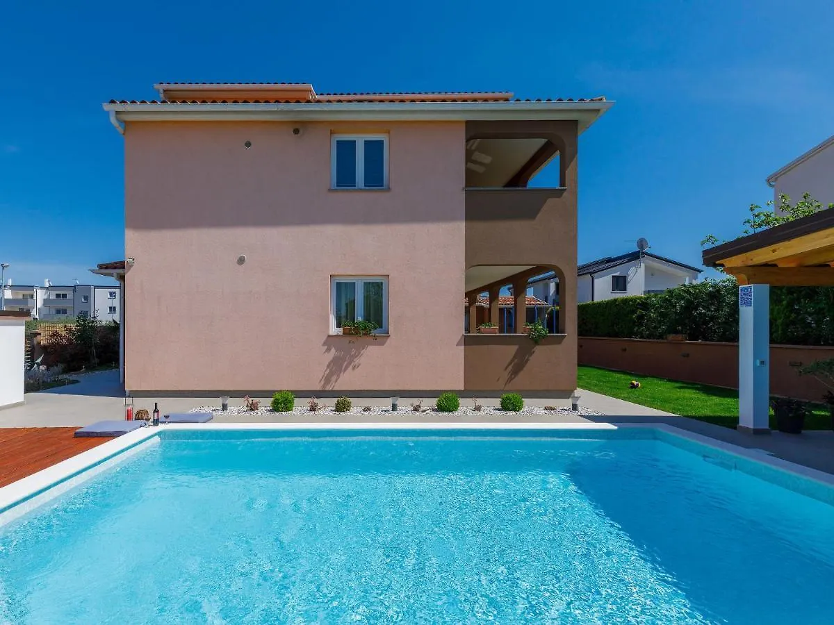 Holiday Home House Eric&Paolo By Interhome Póla