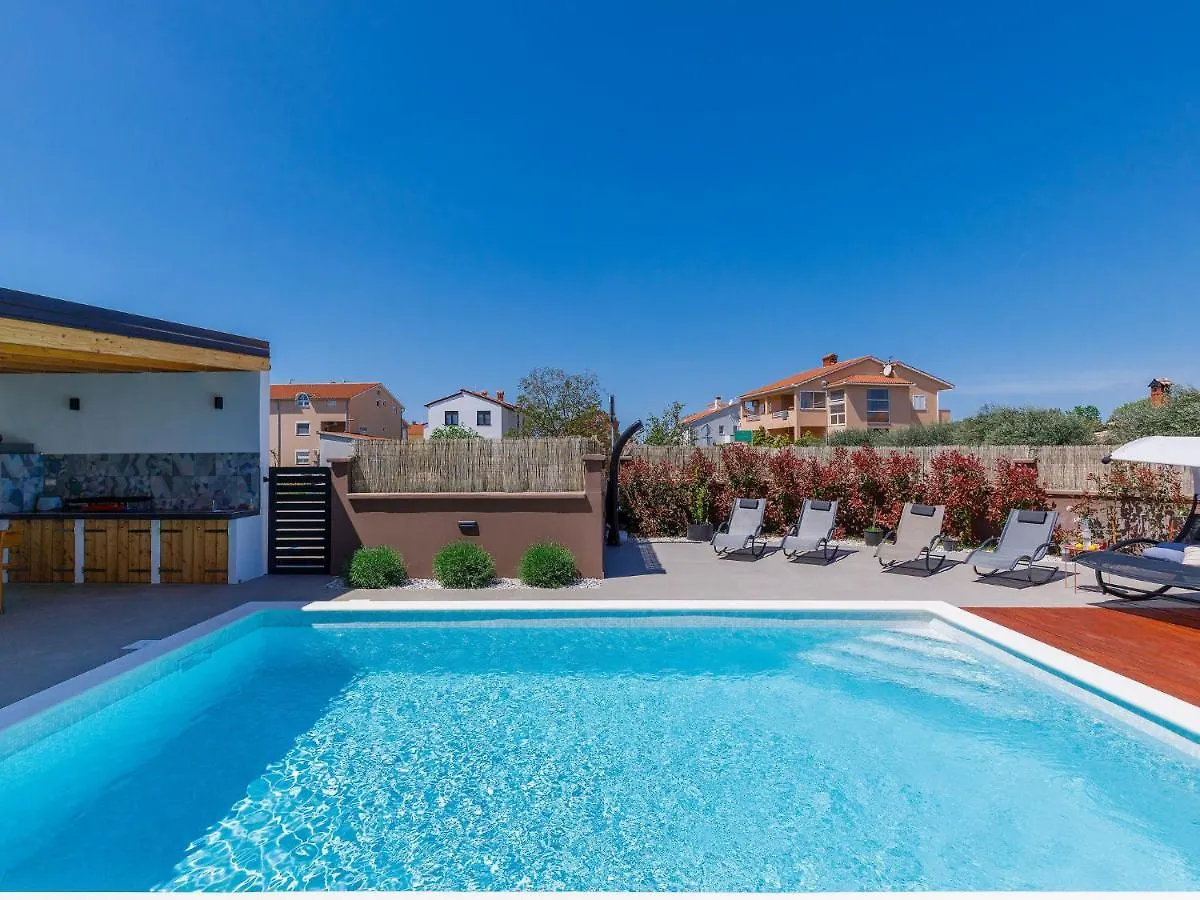 Holiday Home House Eric&Paolo By Interhome Póla