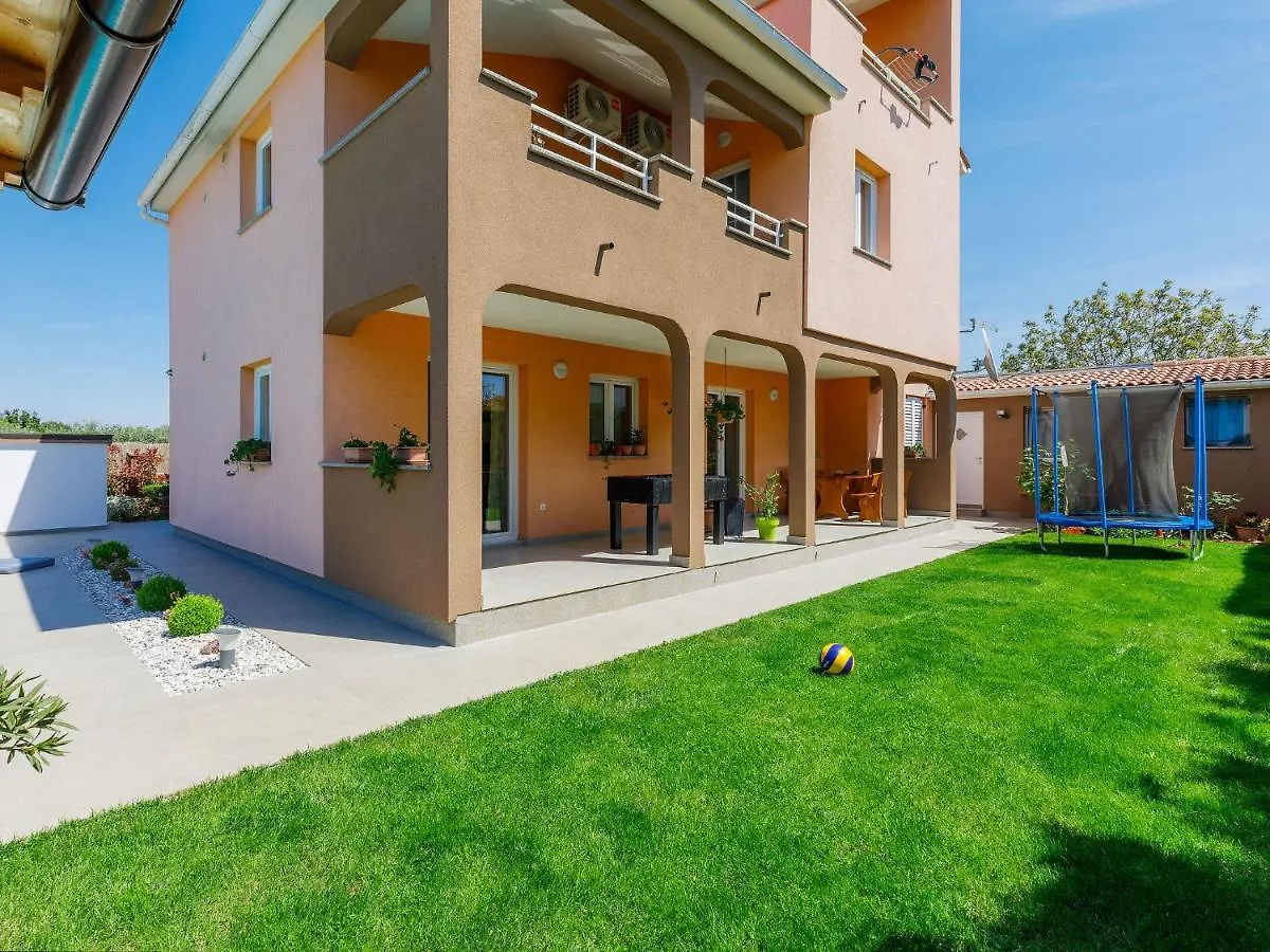 Holiday Home House Eric&Paolo By Interhome Póla
